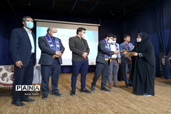 حضور رئیس سازمان دانش‌آموزی فارس در جمع مربیان و دانش‌آموزان پیشتاز شهرستان لارستان