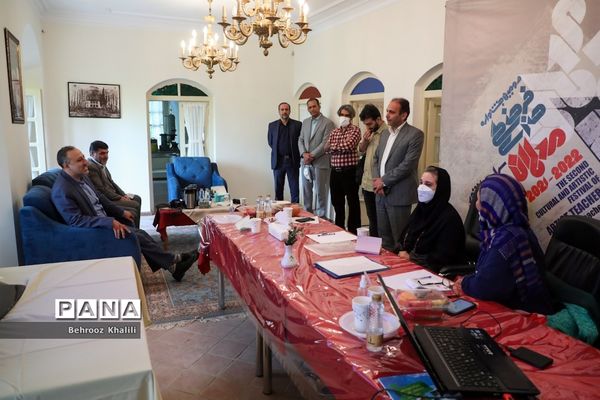 داوری آثار معلمان هنرمند