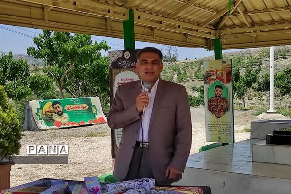 مراسم غبارروبی و عطرافشانی گلزار شهدای مدافع حرم بوستان خورشید به‌مناسبت هفته معلم