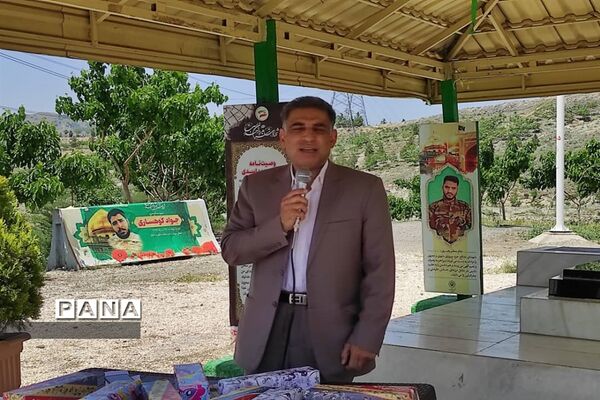 مراسم غبارروبی و عطرافشانی گلزار شهدای مدافع حرم بوستان خورشید به‌مناسبت هفته معلم