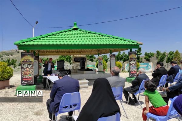 مراسم غبارروبی و عطرافشانی گلزار شهدای مدافع حرم بوستان خورشید به‌مناسبت هفته معلم