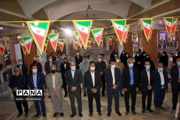 عطرافشانی گلزار شهدای بوشهر در هفته بزرگداشت مقام معلم