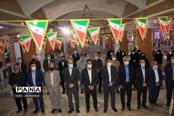 عطرافشانی گلزار شهدای بوشهر در هفته بزرگداشت مقام معلم