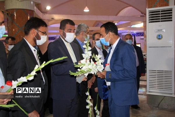 عطرافشانی گلزار شهدای بوشهر در هفته بزرگداشت مقام معلم