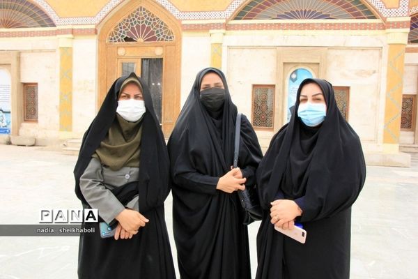 عطرافشانی گلزار شهدای بوشهر در هفته بزرگداشت مقام معلم