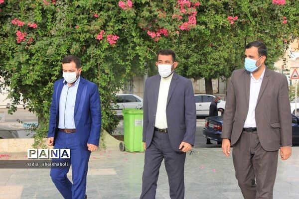 عطرافشانی گلزار شهدای بوشهر در هفته بزرگداشت مقام معلم