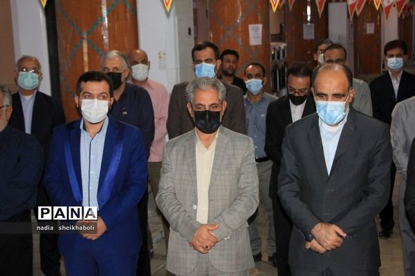 عطرافشانی گلزار شهدای بوشهر در هفته بزرگداشت مقام معلم