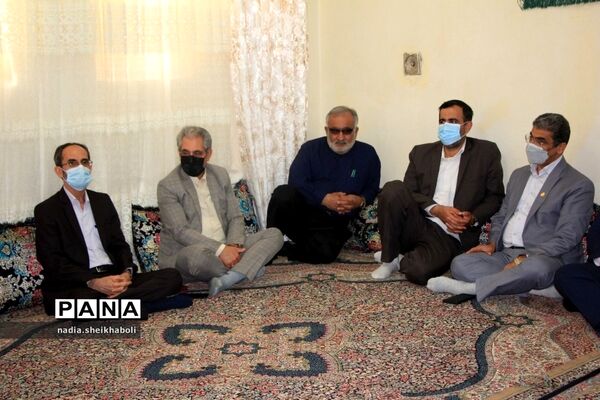 دیدار با خانواده شهید حسن خوشبخت در هفته بزرگداشت مقام معلم  در بوشهر