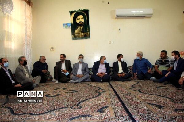دیدار با خانواده شهید حسن خوشبخت در هفته بزرگداشت مقام معلم  در بوشهر