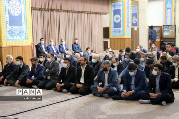 غبارروبی مزار شهدا به مناسبت هفته معلم