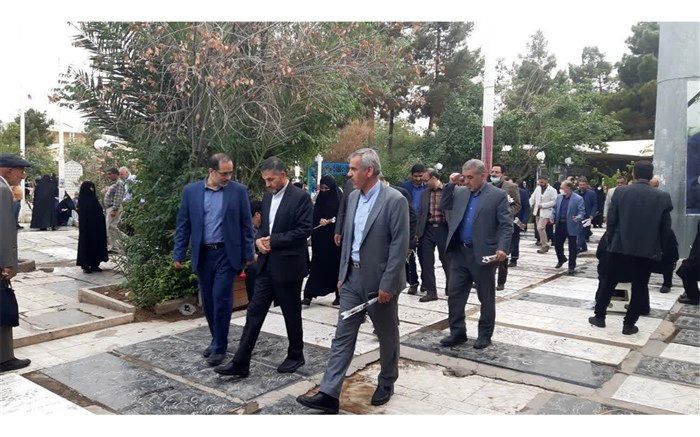 گلباران مزار شهدای فرهنگی قم به مناسبت هفته معلم