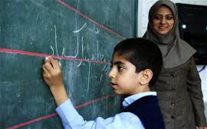 معلمان پدران و مادرانی دلسوز برای دانش‌آموزان هستند/ فیلم