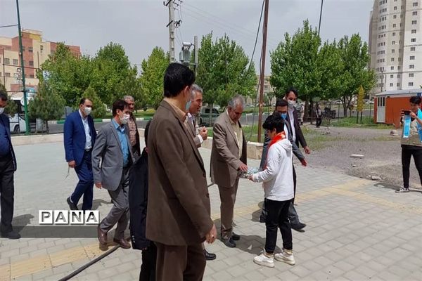 گرامیداشت مقام معلم پیش از نماز جمعه