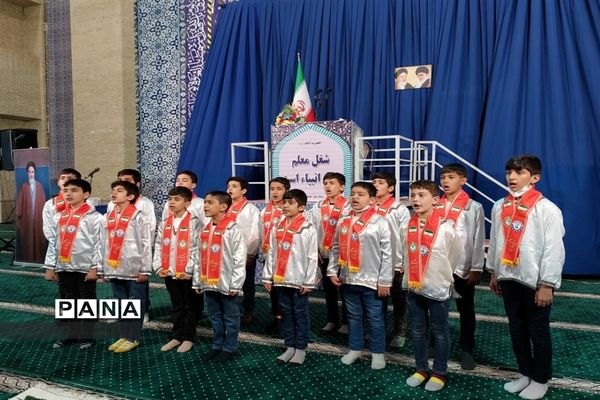 گرامیداشت مقام معلم پیش از نماز جمعه