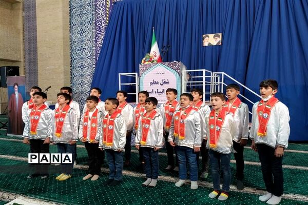 گرامیداشت مقام معلم پیش از نماز جمعه