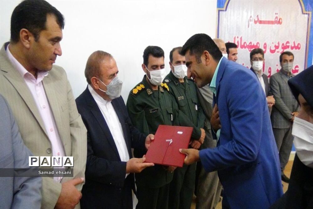 آیین تجلیل از معلمان نمونه شهرستان بویراحمد و عشایر