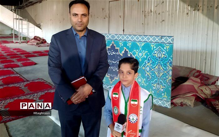 گفت‌وگو با سرپرست مدیریت منابع انسانی و امور اداری استان اصفهان در مراسم نماز جمعه /فیلم
