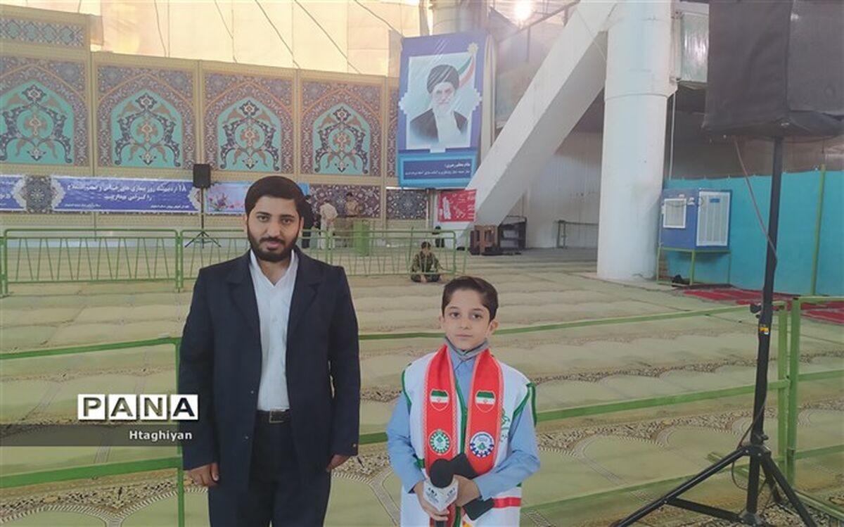 گفت‌وگو با کارشناس اطلاع‌رسانی و روابط عمومی اداره‌کل آموزش و پرورش استان اصفهان در مراسم نماز جمعه/فیلم