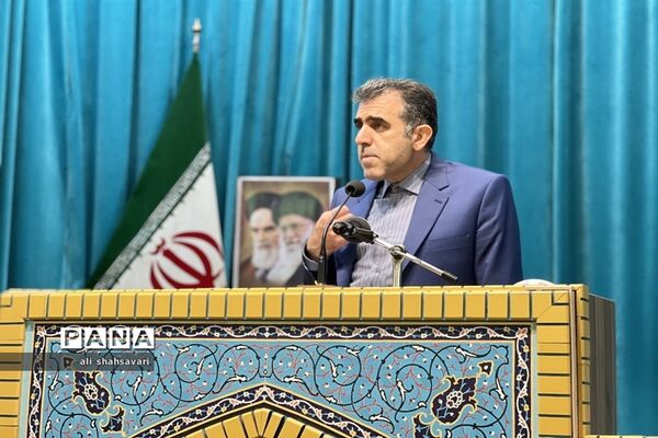 حضور مسئولان آموزش و پرورش استان در نماز جمعه و برپایی میز خدمت