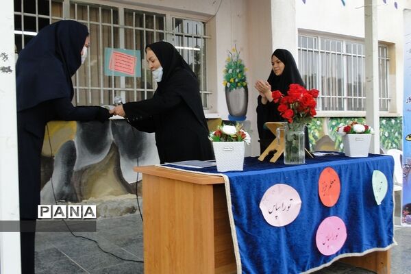 آیین سپاس معلم در مدرسه حضرت زینب(س) فشافویه