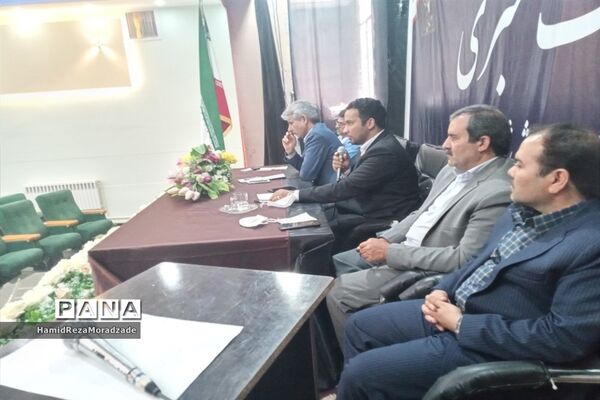 نشست خبری مدیر آموزش و پرورش  کاشمر با اصحاب رسانه