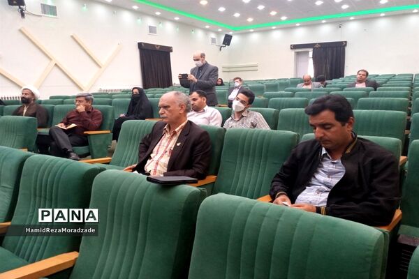 نشست خبری مدیر آموزش و پرورش  کاشمر با اصحاب رسانه