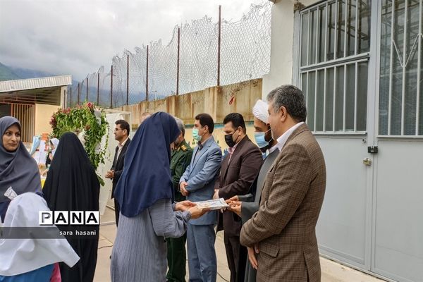 مراسم گرامیداشت مقام معلم و هفته سلامت در دبستان تربیت شهرستان گلوگاه