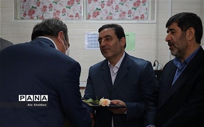 خانواده‌ها طلایه‌داران گرامیداشت مقام معلم هستند