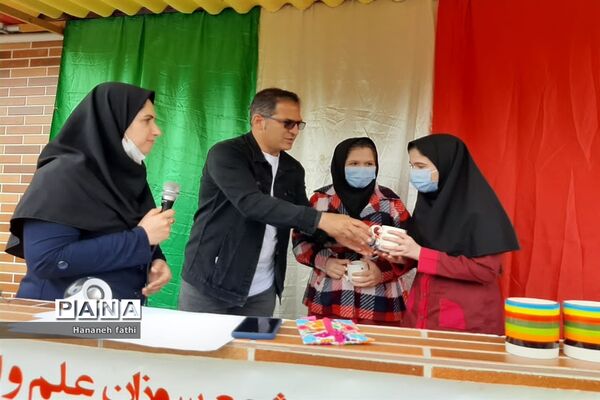 جشن روز معلم در دبیرستان سمیه محمود‌آباد
