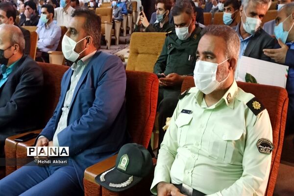 آیین تقدیر از برگزیدگان ملی برنامه جلوه‌های ویژه معلمی در اهواز