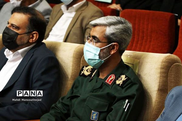 آِیین بزرگداشت مقام معلم همراه با تجلیل از معلمان نمونه استان هرمزگان