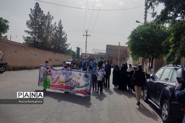 زنگ سپاس معلم در دبستان شهید پسندیده روستای فدافن کاشمر