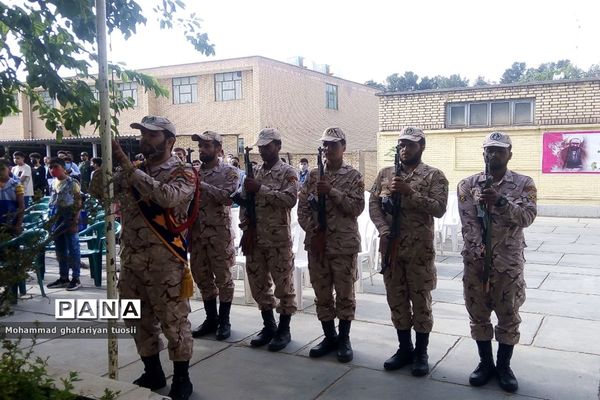 صبحگاه مشترک به‌مناسبت هفته معلم در تربت جام