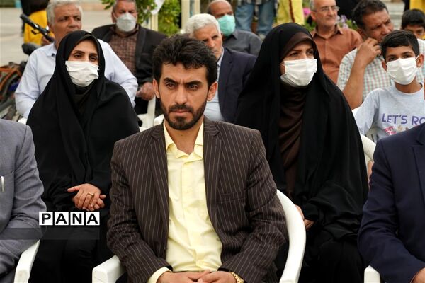 مراسم گل افشانی و غبار روبی مزار شهدای فرهنگی و دانش‌آموز در  اصفهان