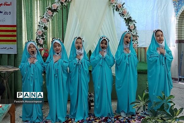 مراسم تجلیل از معلمان در بهارستان‌دو