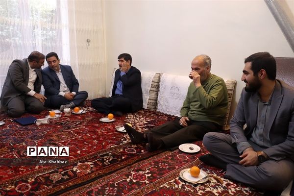 دیدار با خانواده معلم شهید و معلم جانباز به‌مناسبت هفته معلم در تبریز