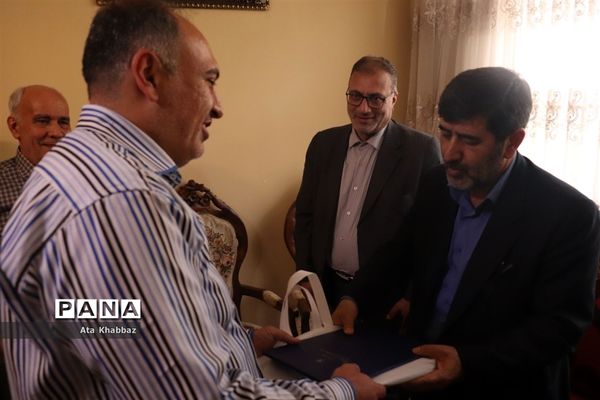 دیدار با خانواده معلم شهید و معلم جانباز به‌مناسبت هفته معلم در تبریز