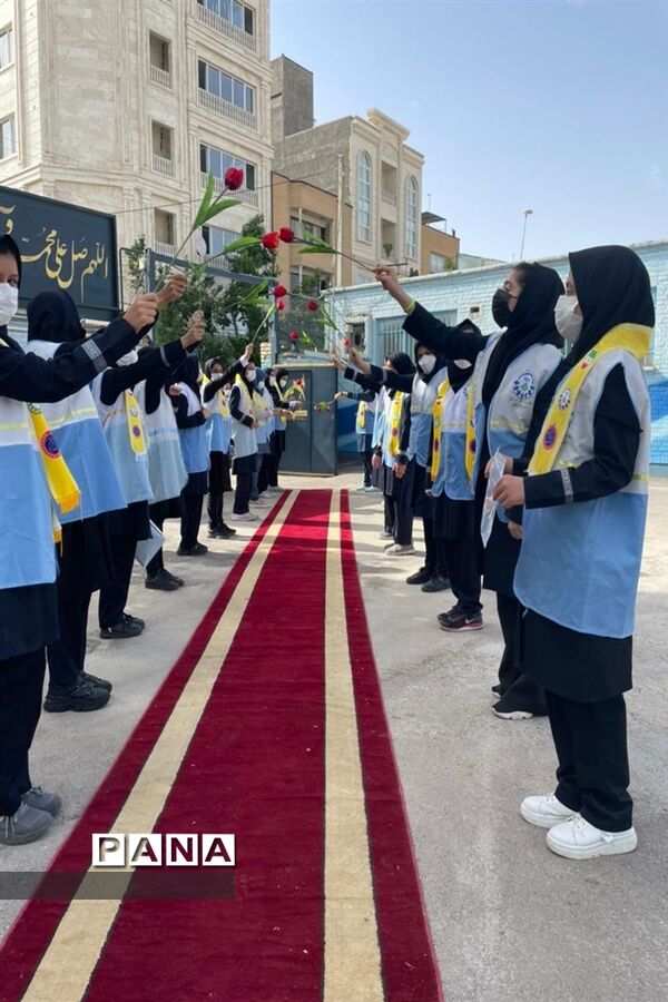 همایش سپاس معلم در دبیرستان تشکیلاتی فرهنگیان ناحیه۶ مشهد