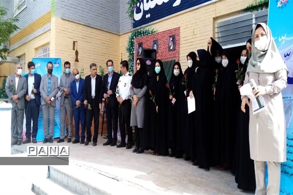 همایش سپاس معلم در دبیرستان تشکیلاتی فرهنگیان ناحیه۶ مشهد