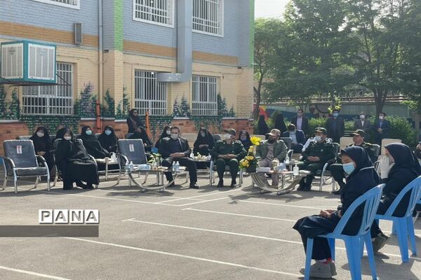 همایش سپاس معلم در دبیرستان تشکیلاتی فرهنگیان ناحیه۶ مشهد