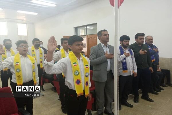 تجلیل از مربیان و دانش‌آموزان پیشتاز شهرستان اِوَز