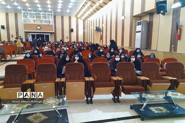 مراسم سپاس مربی و تجلیل از معلمان نمونه شهرستان کازرون