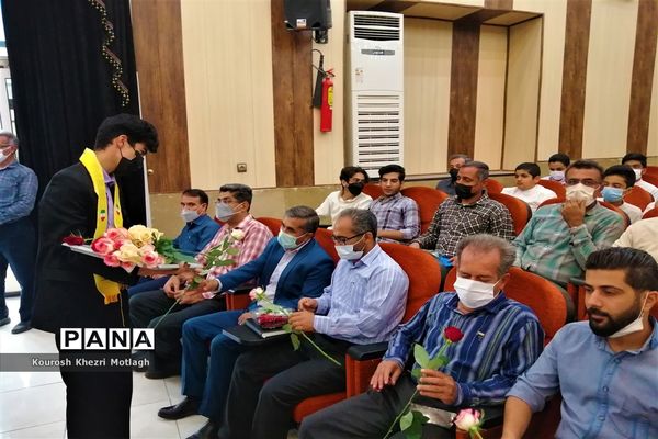 مراسم سپاس مربی و تجلیل از معلمان نمونه شهرستان کازرون