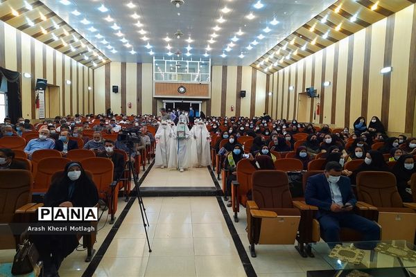 مراسم سپاس مربی و تجلیل از معلمان نمونه شهرستان کازرون