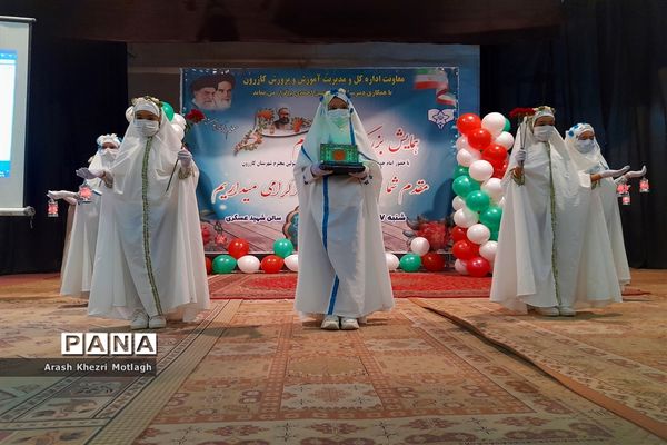 مراسم سپاس مربی و تجلیل از معلمان نمونه شهرستان کازرون