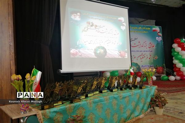 مراسم سپاس مربی و تجلیل از معلمان نمونه شهرستان کازرون