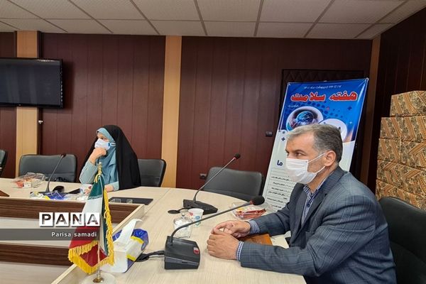 تجلیل از مراقبان سلامت منطقه ۱۳ در هفته سلامت