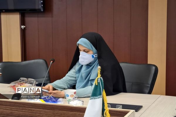 تجلیل از مراقبان سلامت منطقه ۱۳ در هفته سلامت