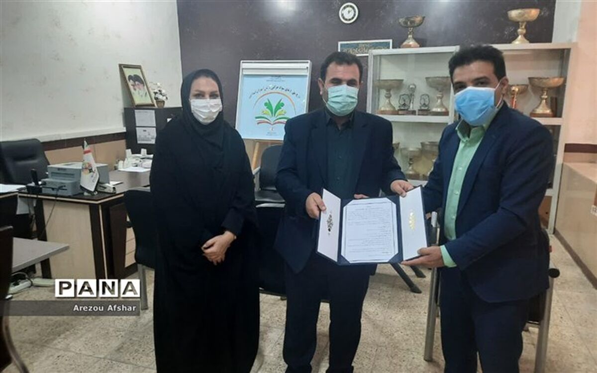 انعقاد تفاهم‌نامه احداث زمین‌های ورزشی در بندر امام خمینی