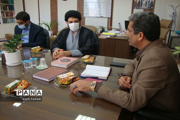 جلسه هم‌اندیشی با مشاورین مدیر کل آموزش و پرورش استان بوشهر در امور روحانیت